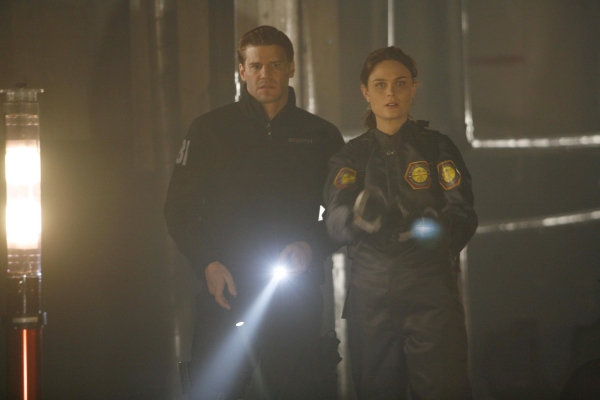 Bones: The Woman in the Tunnel | Season 1 | Episode 16