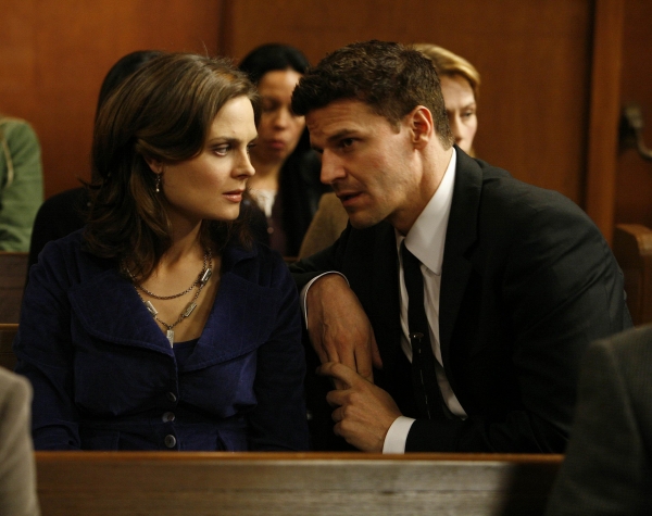 Bones: The Man in the Mansion | Season 2 | Episode 14