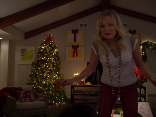 Trophy Wife: Twas the Night Before Christmas... Or Twas It? | Season 1 | Episode 10