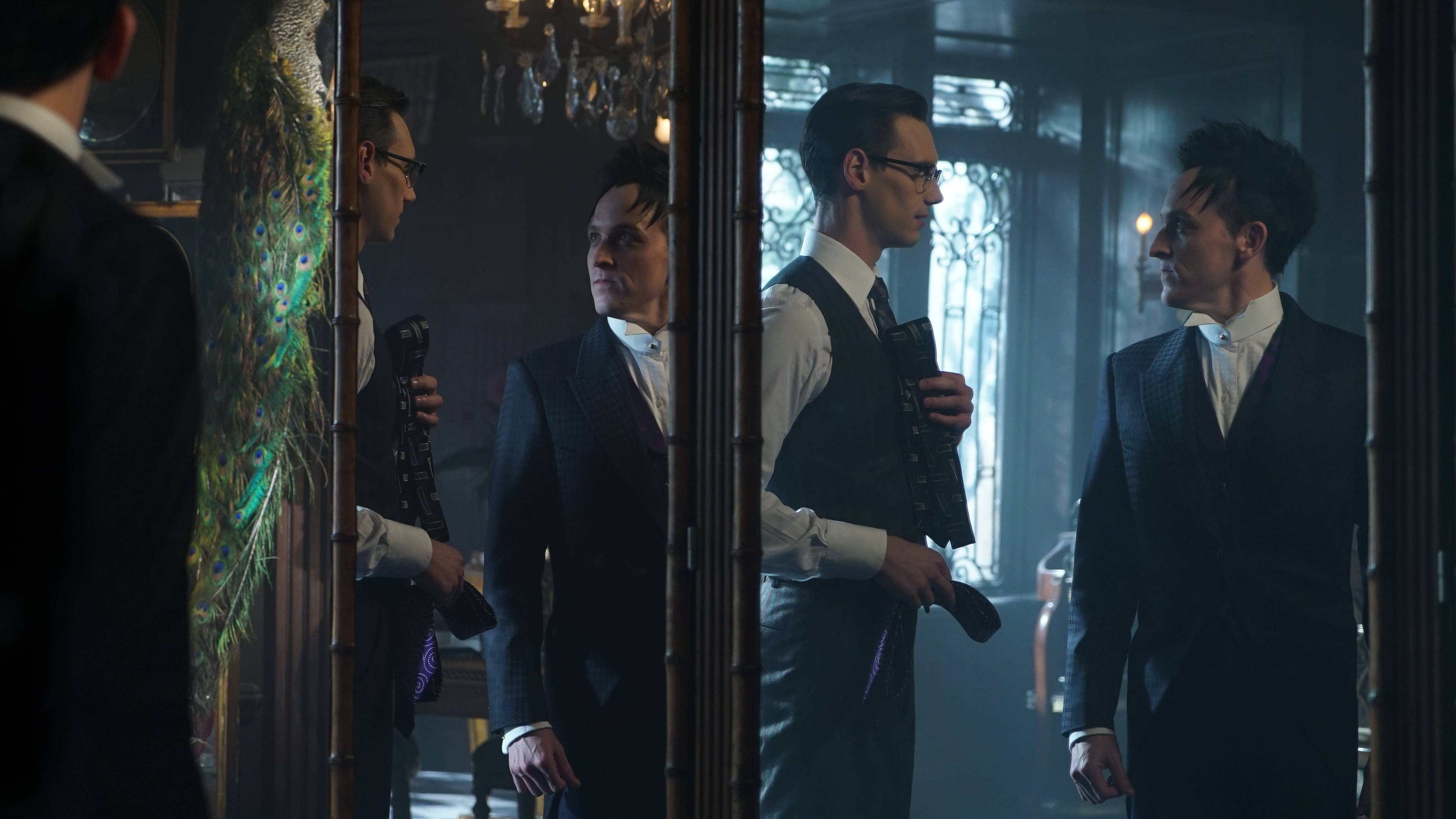 Gotham: Mad City: Red Queen | Season 3 | Episode 7