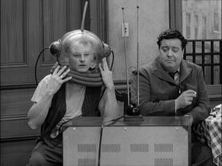 The Honeymooners: TV or Not TV | Season 1 | Episode 1