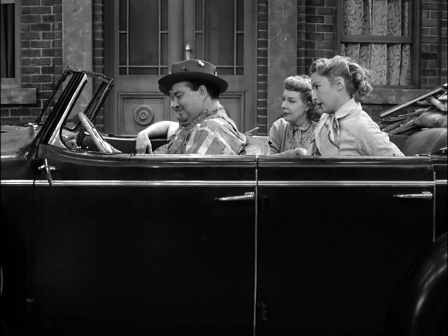 The Honeymooners: Something Fishy | Season 1 | Episode 12