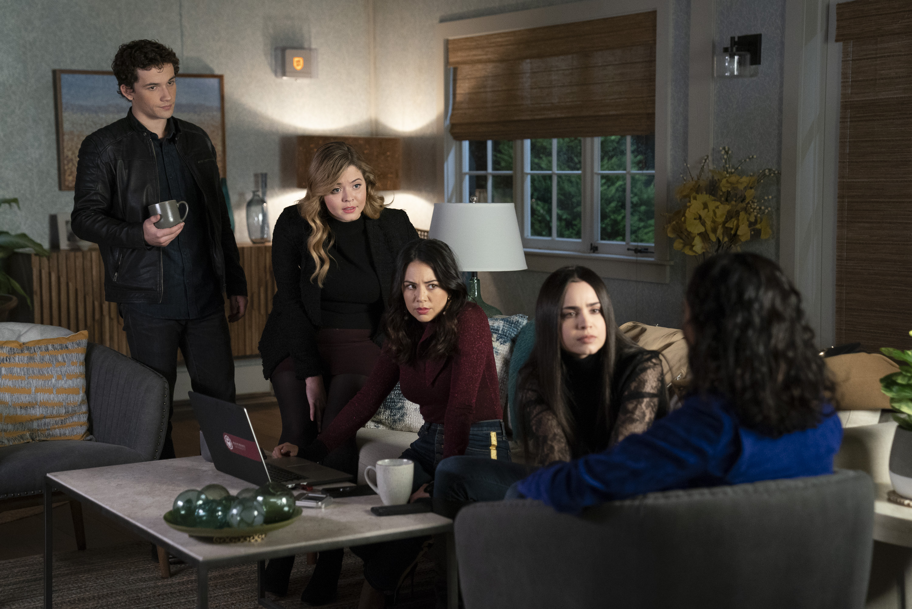 Pretty Little Liars: The Perfectionists: Enter the Professor | Season 1 | Episode 10