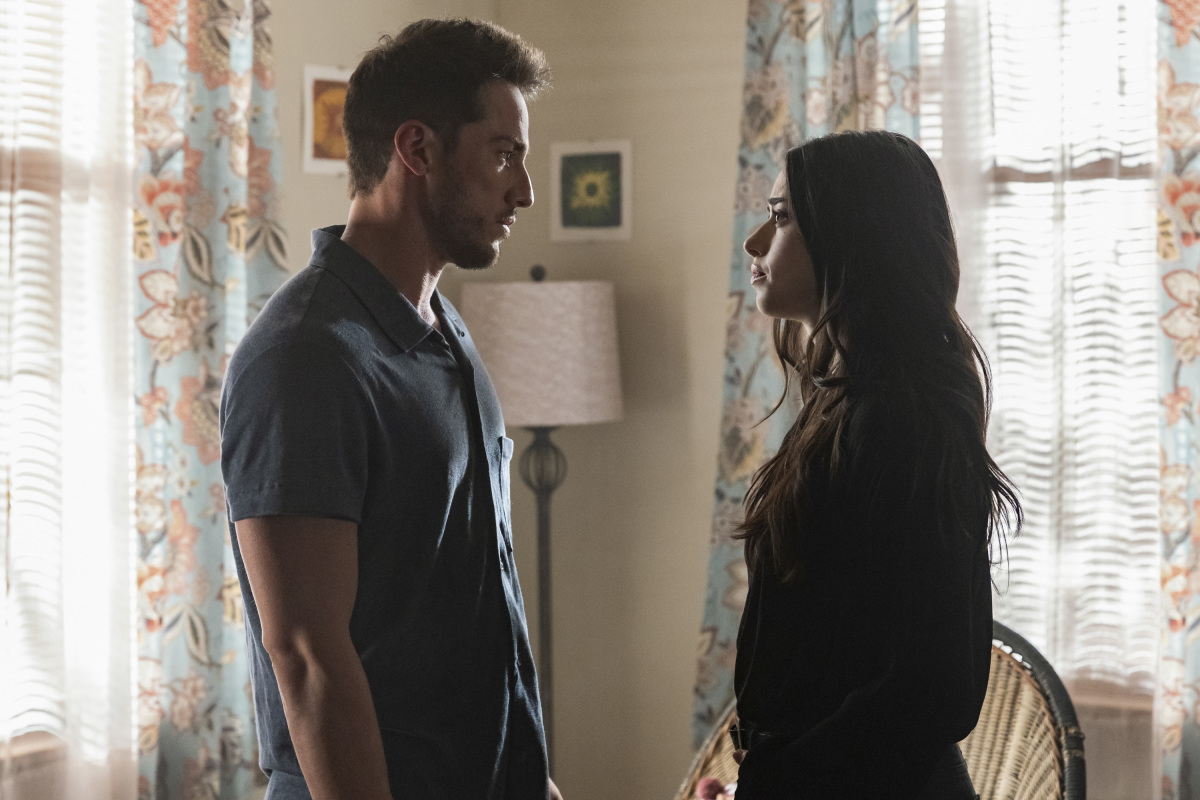 Roswell, New Mexico: Tearin\' Up My Heart | Season 1 | Episode 3