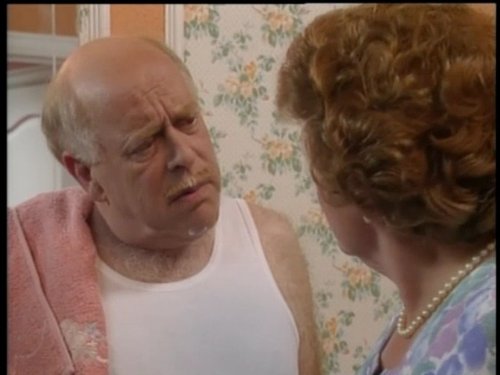 Keeping Up Appearances: A Job for Richard | Season 4 | Episode 1