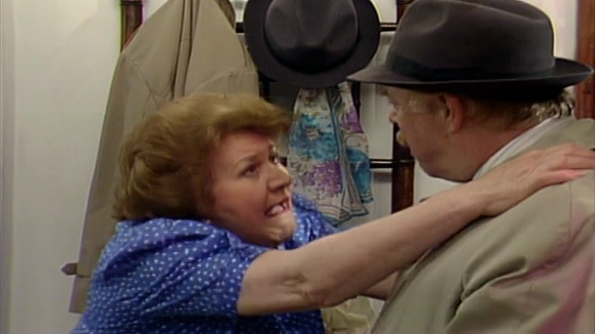 Keeping Up Appearances: A Strange Man | Season 2 | Episode 1