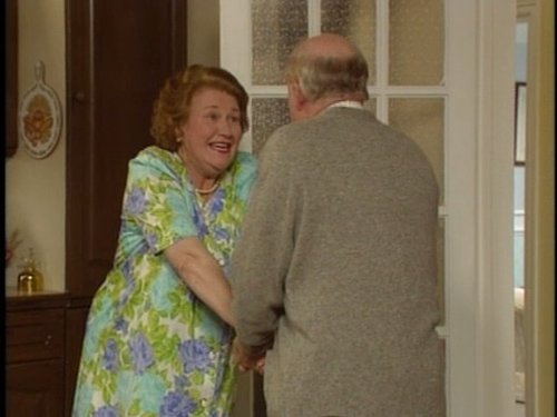 Keeping Up Appearances: Hyacinth Is Alarmed | Season 5 | Episode 3