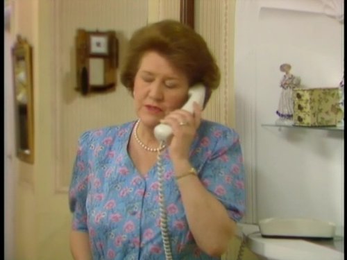 Keeping Up Appearances: The Candlelight Supper | Season 2 | Episode 3