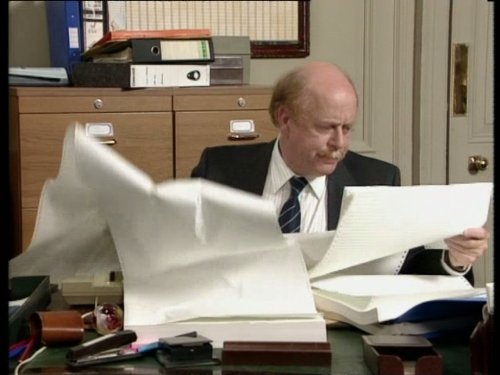 Keeping Up Appearances: The Toy Store | Season 2 | Episode 8