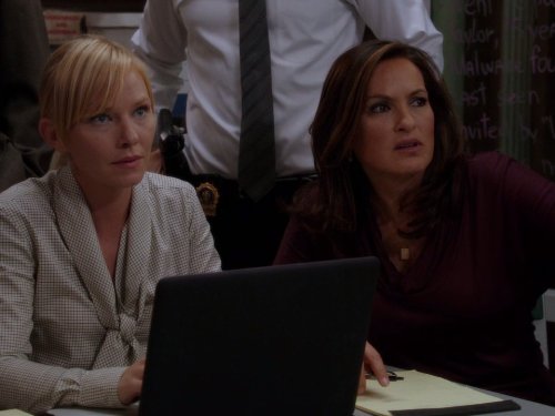 New York - UnitÃ© spÃ©ciale: Friending Emily | Season 14 | Episode 6
