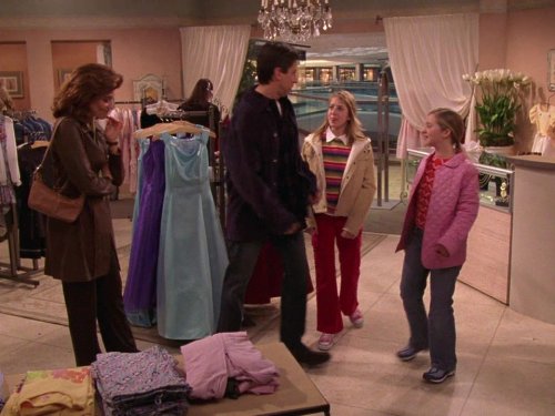 Tout le monde aime Raymond: Party Dress | Season 8 | Episode 15