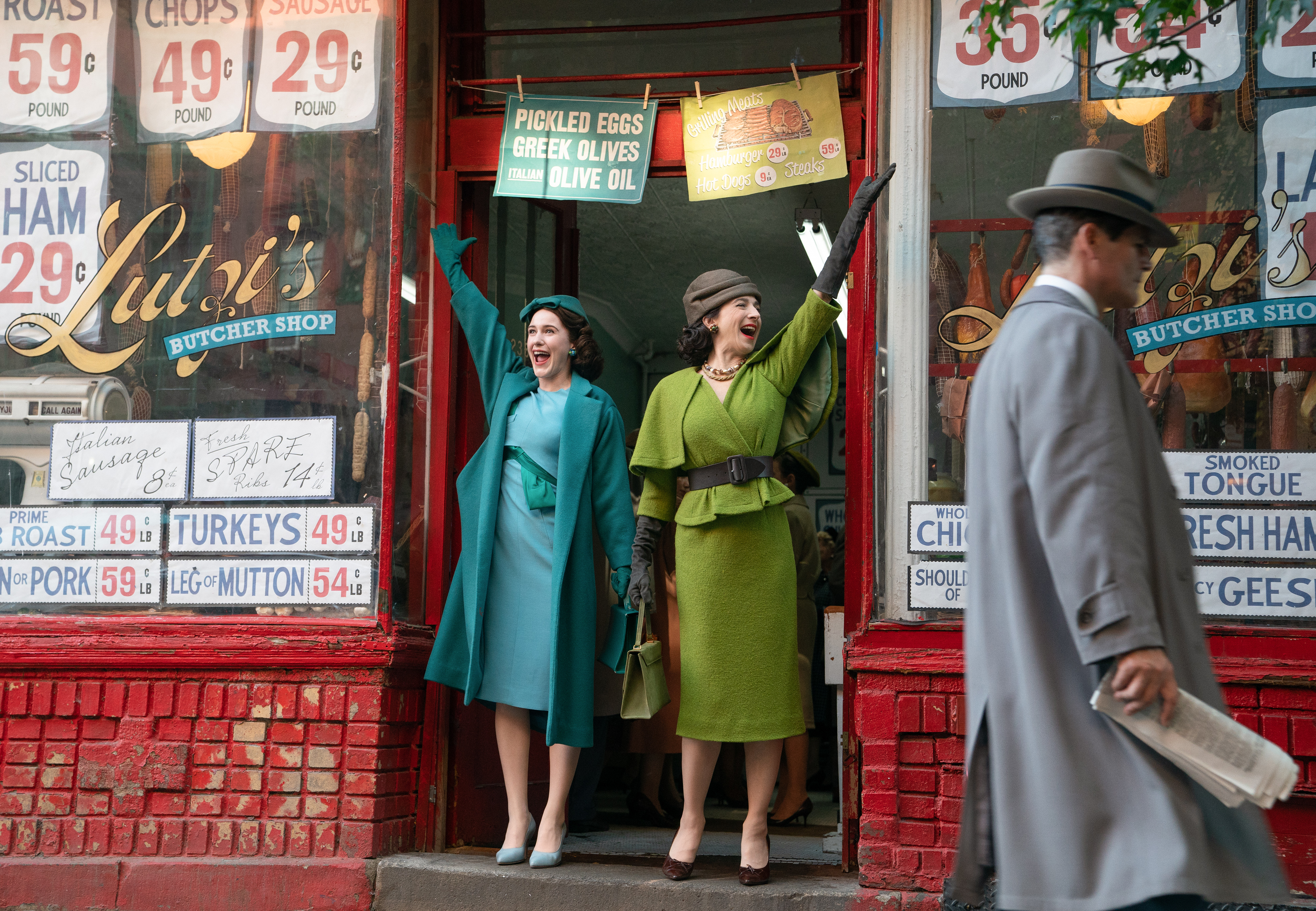 La fabuleuse Mme Maisel: Look, She Made a Hat | Season 2 | Episode 7