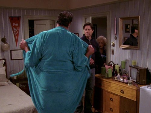 Tout le monde aime Raymond: A Job for Robert | Season 9 | Episode 8