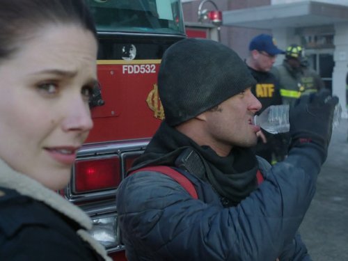 Chicago P.D.: 8:30 PM | Season 1 | Episode 12