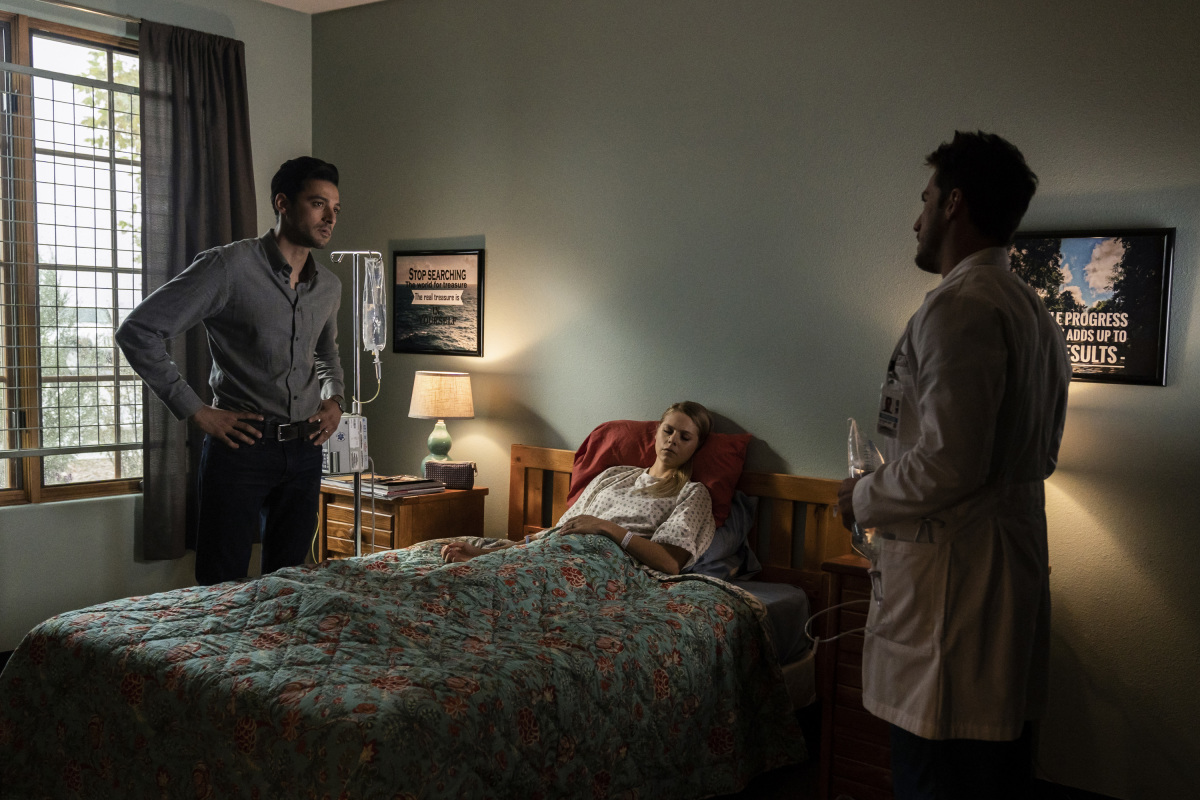 Roswell, New Mexico: Barely Breathing | Season 1 | Episode 8