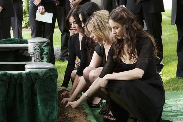 Pretty Little Liars: The Devil You Know | Season 2 | Episode 5