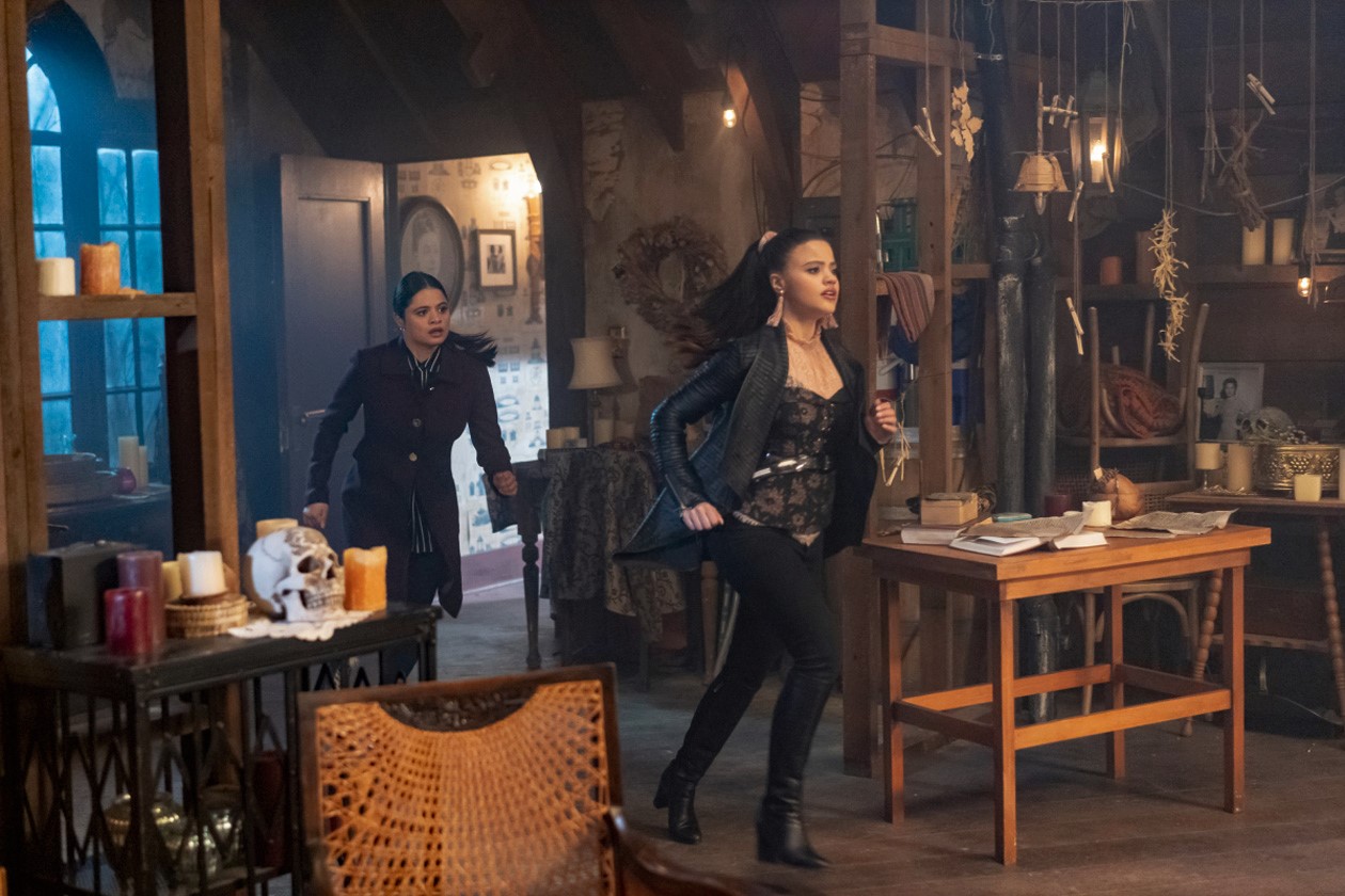 Charmed: The Replacement | Season 1 | Episode 18
