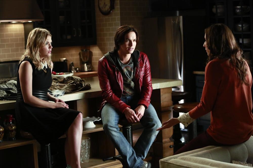 Pretty Little Liars: The Mirror Has Three Faces | Season 4 | Episode 10