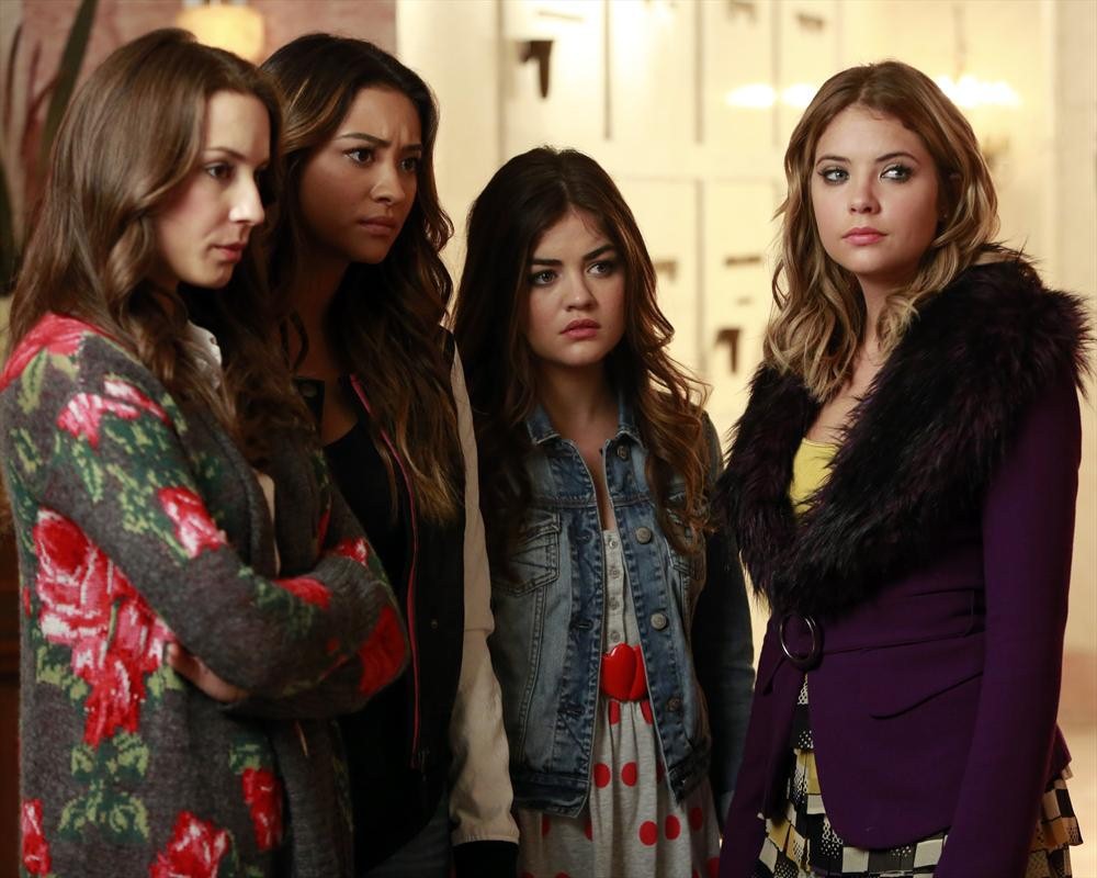 Pretty Little Liars: Who's in the Box? | Season 4 | Episode 14
