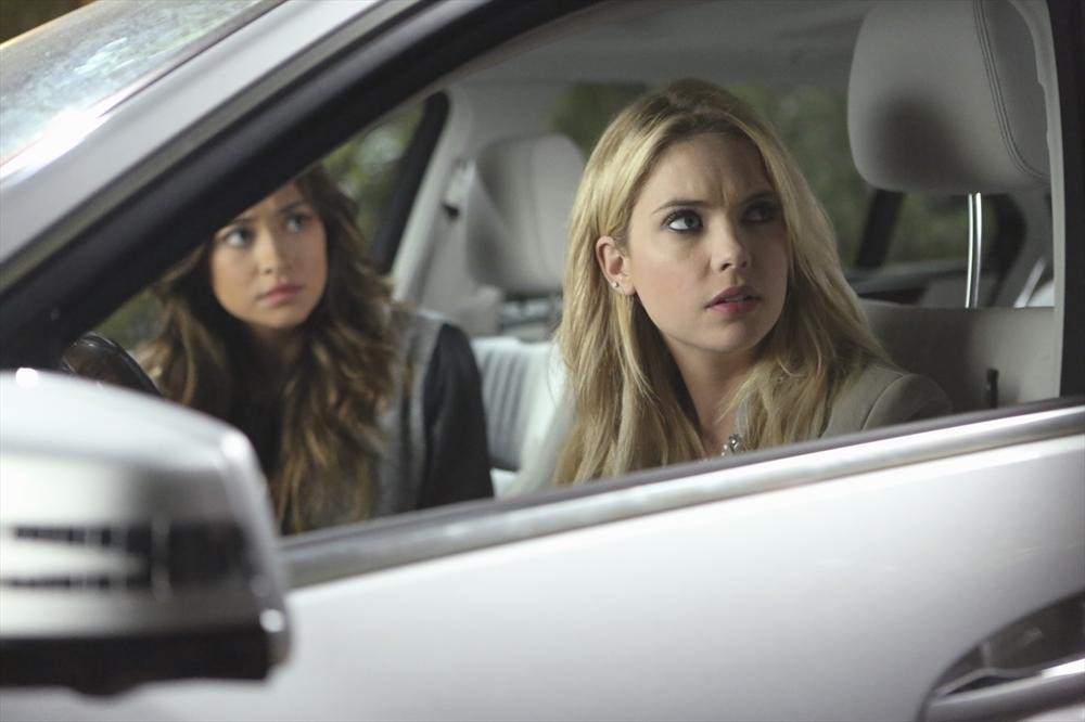 Pretty Little Liars: Whirly Girly | Season 5 | Episode 2