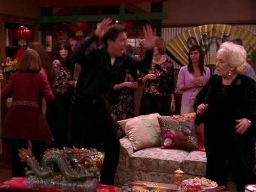 Tout le monde aime Raymond: The Surprise Party | Season 8 | Episode 8