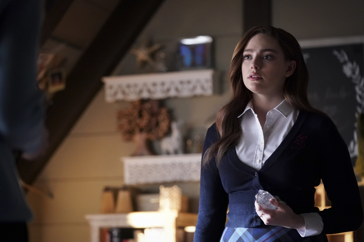 Legacies: I'll Tell You a Story | Season 1 | Episode 15