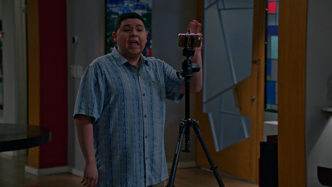 Modern Family: Stand by Your Man | Season 10 | Episode 18